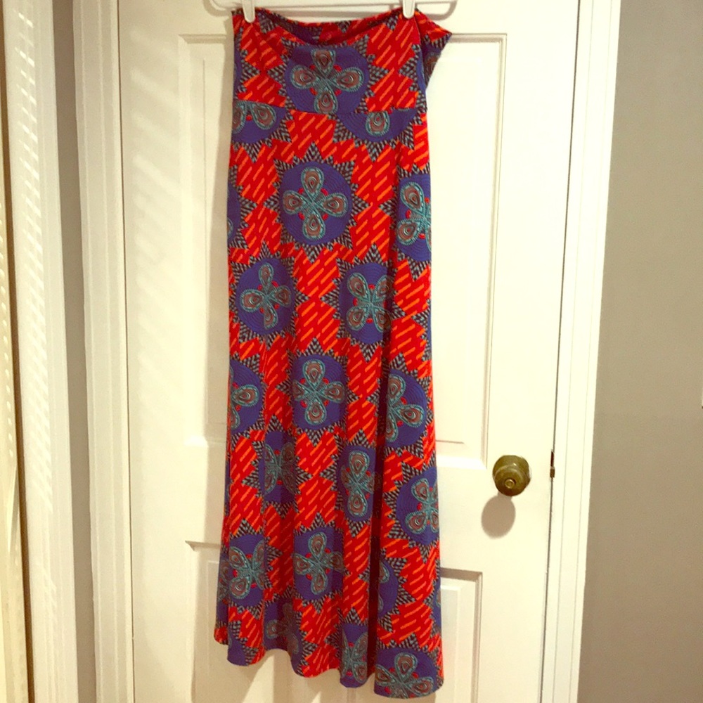 ⭐️LuLaRoe skirt. Size M. Brand new.⭐️